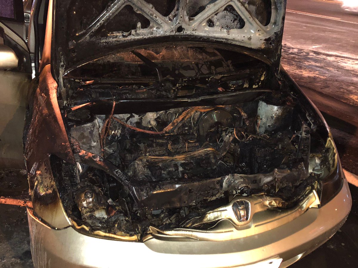 bomberosdefdopy's tweet photo. SERVICIOS || ANOCHE 🚒🔥
Incendio vehicular sobre la avenida Mcal Estigarribia c/s Madame Lynch, afectando 30% del mismo
Personal de Bravo Fox procedió a la extinción, control y enfriamiento del mismo.
Moviles CB1 y CB10 en el lugar
Emergencias
☎️ (021) 514 000
📱 (0972) 579 978 https://t.co/iRj3G06KvJ