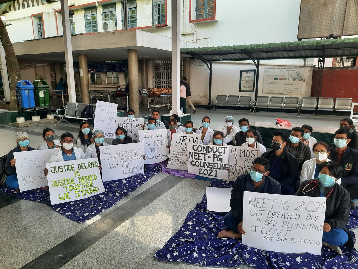 JrdaRims's tweet photo. Day 2 Protest: We, @JrdaRims stand in solidarity with @FordaIndia and the rest of the Medical fraternity for the genuine demand of expediting NEET-PG 2021 Counselling process. And demand @MoHFW_INDIA, @PMOIndia &amp; @OfficeOf_MM to take necessary actions.

#neetpg2021counselling https://t.co/IMOUd7J2oF