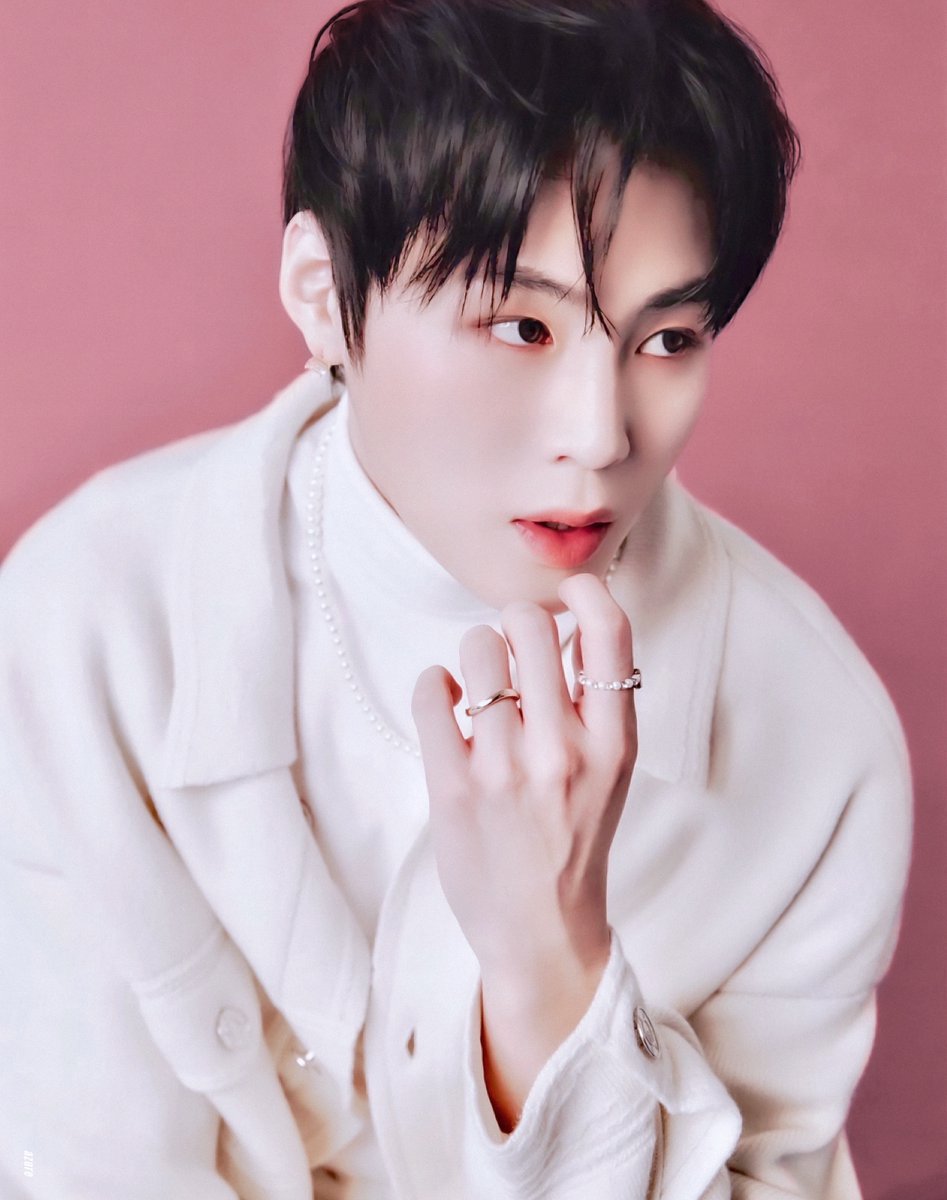 ☁️💘

#하성운 #HASUNGWOON
#SUNGWOON <a href="/gooreumseng/">하성운</a>