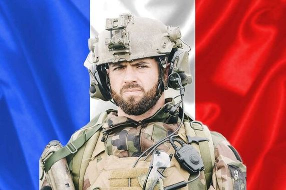 CEMA_FR's tweet photo. Mes pensées vont également aux familles et aux proches de nos frères d’armes tombés pour la France depuis le 25 décembre 2020. Au nom des armées, je leur rends #hommage. Leur sacrifice nous rappelle les exigences de notre engagement. https://t.co/qNZ7vRVu0g
