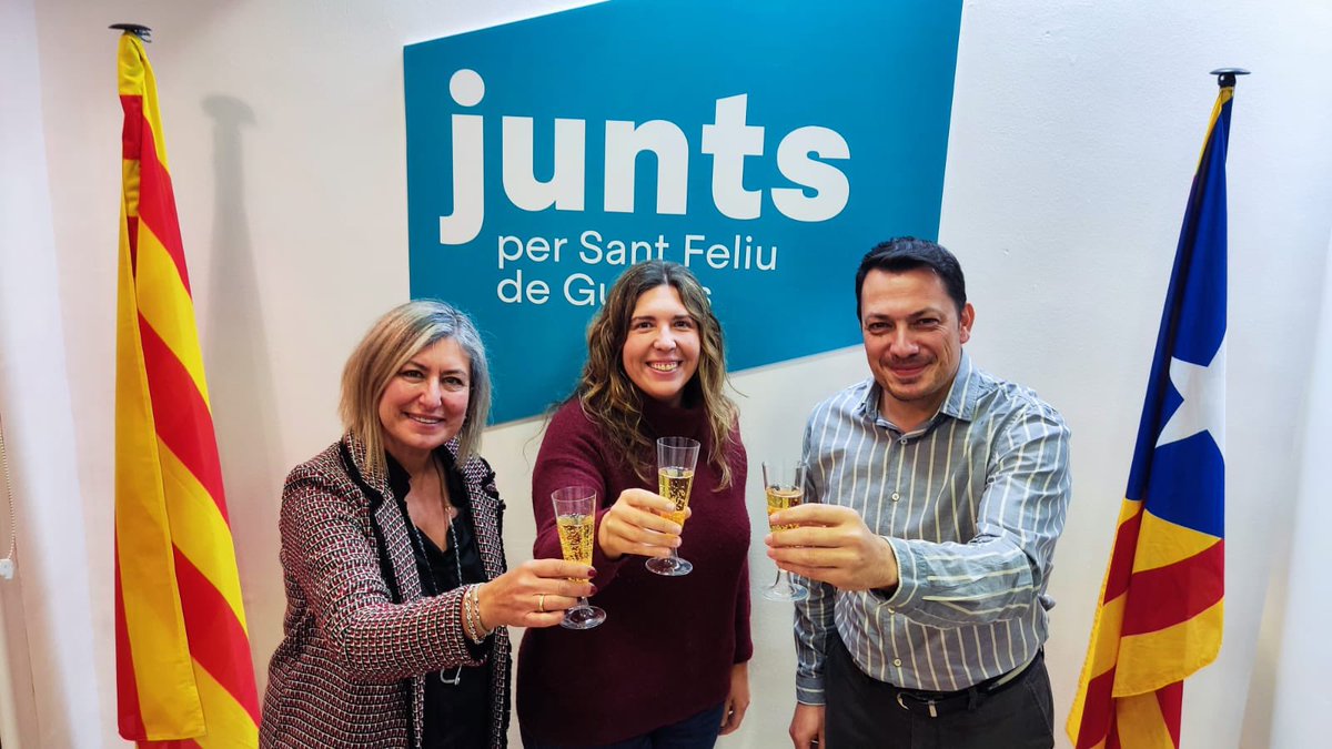 Els regidors de @juntsxcatguixols us desitgem unes Bones Festes en companyia dels vostres estimats.
Que les dificultats que ens trobem al camí es transformin en reptes de superació.
Brindem per vosaltres, per nosaltres i per la VIDA.
Per un any ple de projectes i reptes.