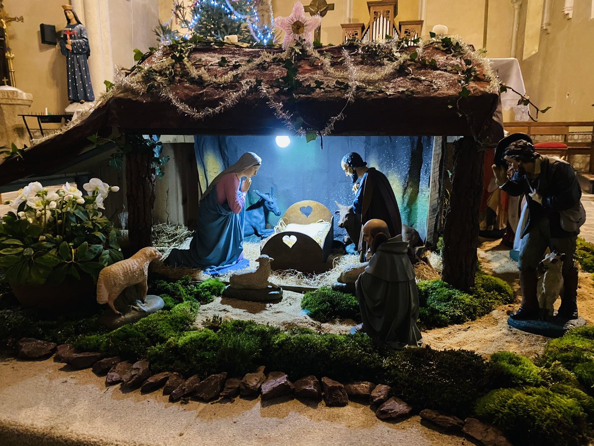 Aymdegouvion's tweet photo. En ce jour de fête et face à cette #crèche de #Montours #Lesportesducoglais, j'ai une pensée très affectueuse pour celles et ceux, qui sont dans l'épreuve, la peine ou la difficulté...Puissent-ils, trouver, l'espace de ces instants un vrai réconfort...
Très joyeux #Noël à tous!! https://t.co/1YWmJFHXdr