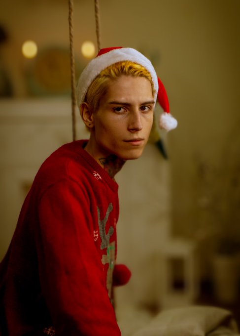 1 pic. Merry Christmas guys.  All wishes and new content at https://t.co/ph4VPmcKr0 ? https://t.co/a