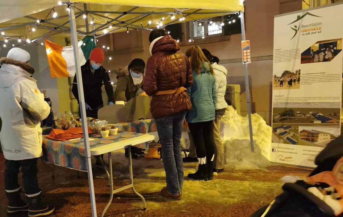 GboneleA's tweet photo. Le marché de nocturne de Tramelan s’est déroulé ce jeudi 23 Déc, sous le signe de la simplicité et du partage. #Gbonele https://t.co/m2S7B2ZVoB