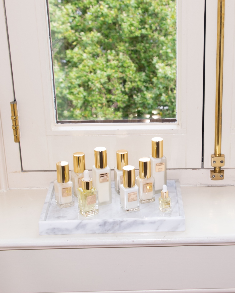 chatelierskin's tweet photo. Santa may like milk and cookies, but we'd like a platter of Chatelier please! 😍⁠

https://t.co/BDQIqeKtvj

#skinalgo #everydayskincare #aestheticskincare #topshelfbeaute #skincarecommitment #thealglow #friyayfaves #vanityshot #thefile #skincareshelfie https://t.co/CprUVh2rtF