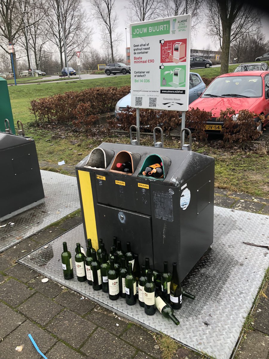 Jand66almere's tweet photo. De kerst moet nog beginnen! @faunabuurt @almere . https://t.co/qbpO4Xpm0m