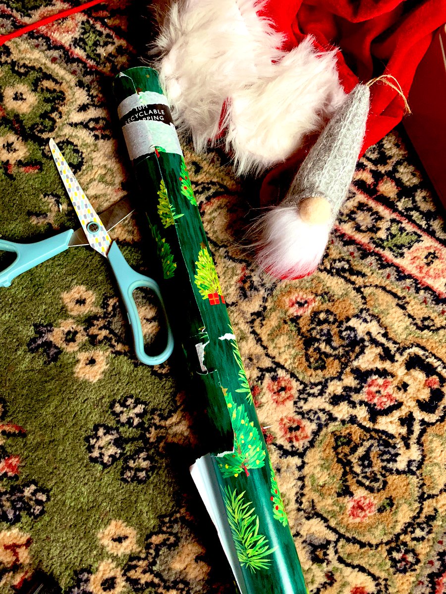 KathleenTMcN's tweet photo. Anyone else having trouble opening @JohnLewisRetail wrapping paper? Only good for the recycle bin by the time I get it open 🙄 #wrappingfail https://t.co/LlZjaa8Xmu