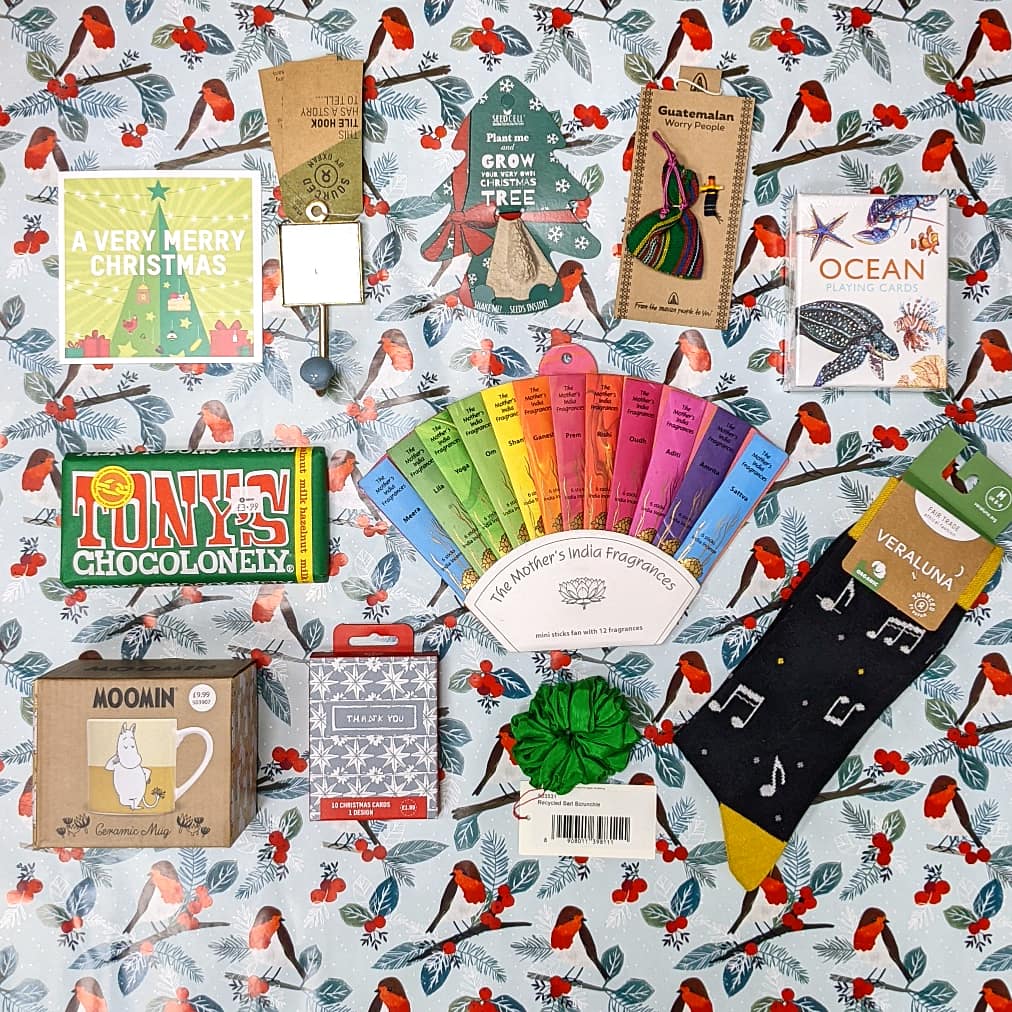 Merry Christmas Chorlton! We're here until about 4pm today if you need any last minute emergency gifts, or to just to treat yourself to something after getting everyone else sorted! You've earned it after all! ☃️❄️🎁🎄#chorlton #manchester #books #christmas #gifts #foundinoxfam