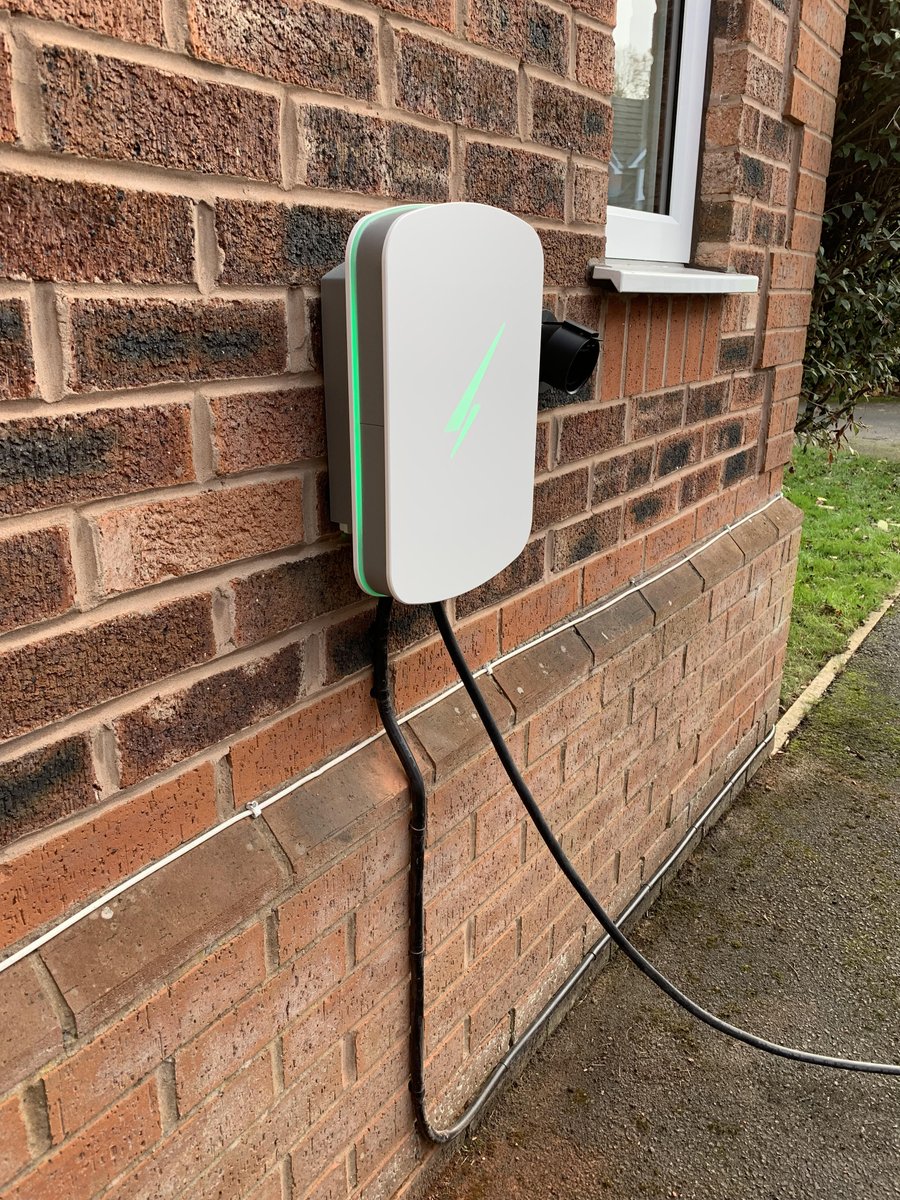 utley_ev's tweet photo. The Beautiful @hypervolt tethered charge point in Ultra White. This  unit is connected to the amazing Kia EV6.

What a great combination!!!

01937 541444

#EVCharger #Installers #Yorkshire

🚙  🔌  🎅 https://t.co/wtl3XyAUra