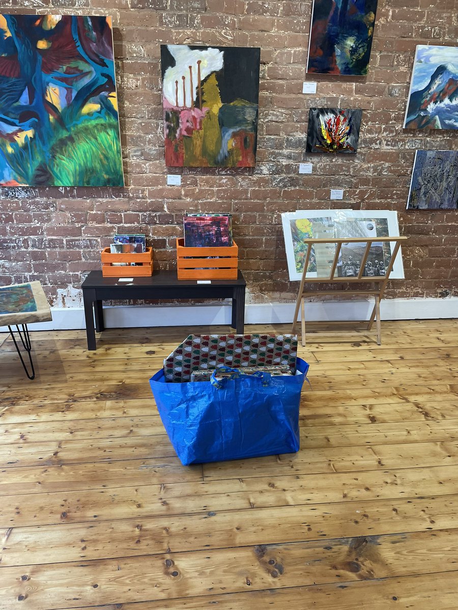 gallerynextdoor's tweet photo. Come and join us today 11-5pm on #burtonroad for last minute #gifting 

I’ve got mine done! 

#didsbury #westdidsbury #manchester #christmas #gallery #art4christmas https://t.co/tl0o6ftIE6