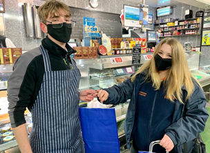 Communities join forces to slow spread of Covid in Wirral over Christmas
wirralglobe.co.uk/news/19807689.…