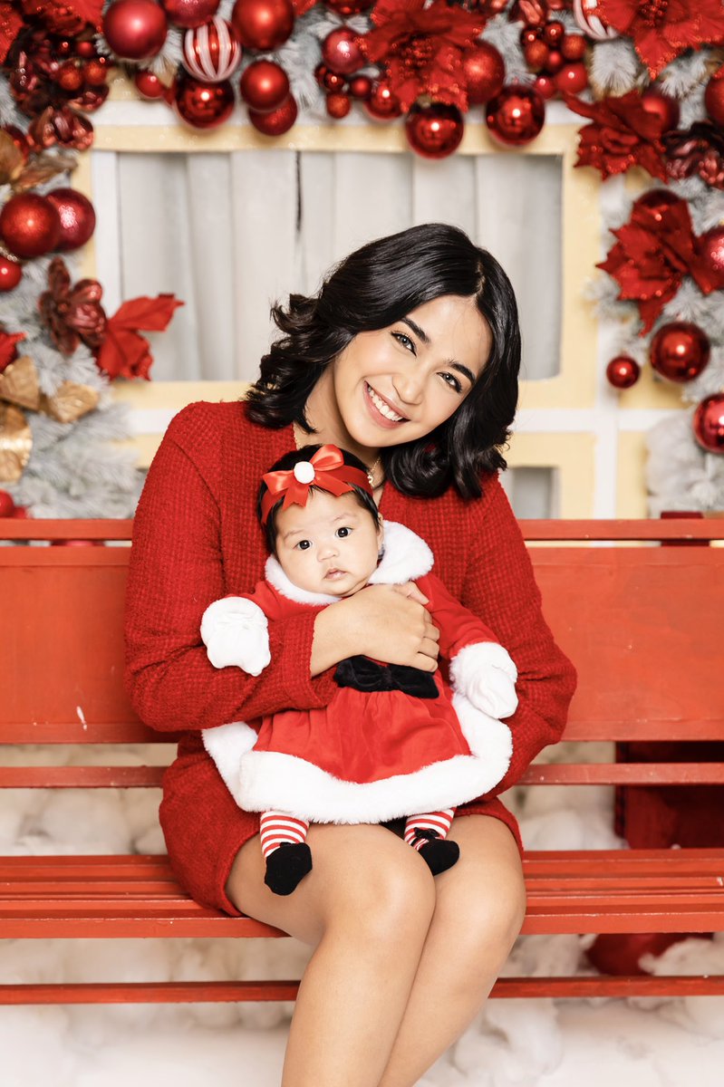 RivaQuenery_'s tweet photo. Athena’s first Christmas! 🎄✨ We got everything we ever wanted because we got you 🥺❤️ https://t.co/couFsMnMeT