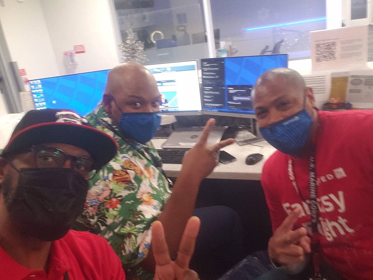 IAHFlayguy's tweet photo. Greetings from your IAH AM Inflight Team. #UAIFSbaseIAH #UAIFSbaseORD #UAIFSbaseDEN #UAIFSbaseEWR #UAIFSbaseHNL #UAIFSbaseLAX #UAIFSbase #UAIFSbaseLHR #UAIFSbaseSFO #UAIFSbaseIAD @united https://t.co/3cwQsT8tv9
