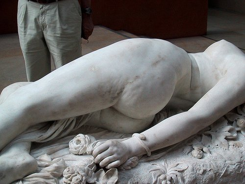 Borrominesca's tweet photo. El erotismo en la muerte según el escultor francés Jean-Baptiste Clésigner.

'Mujer mordida por una serpiente'. 1847.
Creada en mármol, y actualmente expuesta en el Musée d'Orsay, París. https://t.co/ZjmjL0bHWo