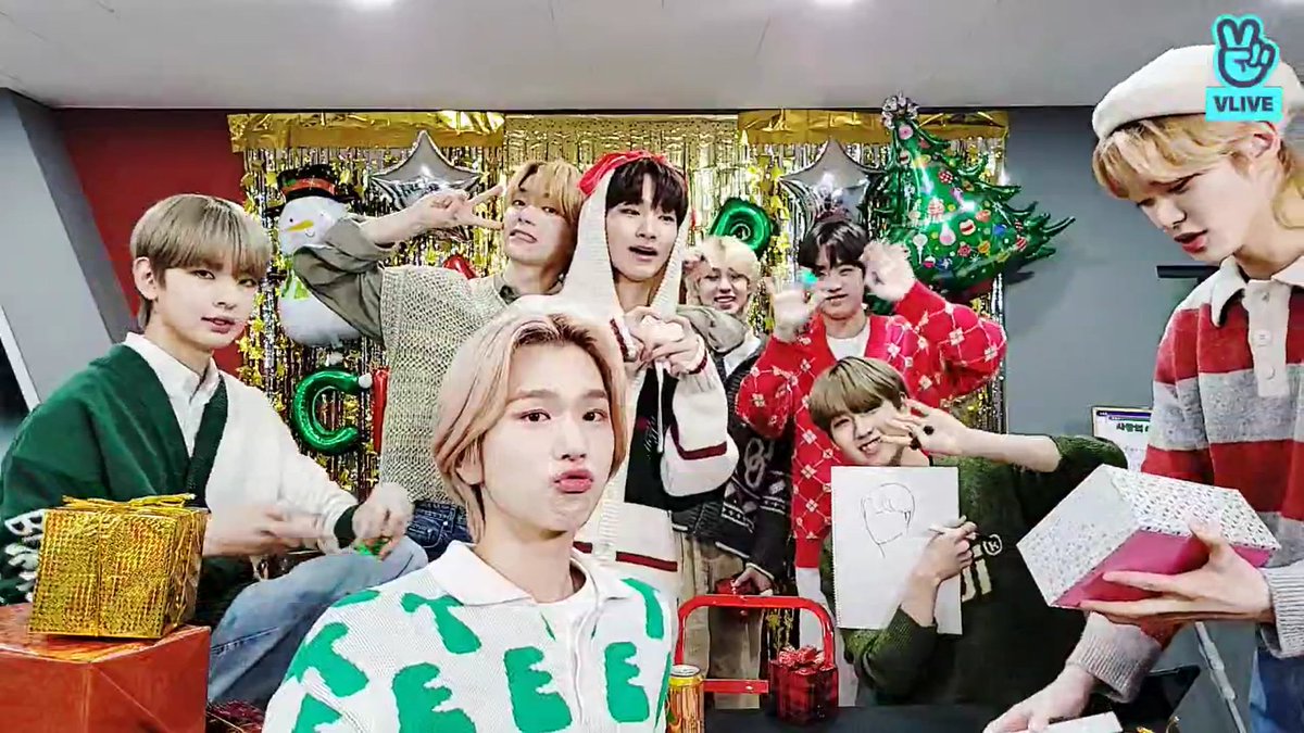 SQWISHMU's tweet photo. Best boys in the whole wide world~ I LOVE YOU !! ♡♡
#짱펙스와_걷고_걸어_200일
#200DaysWithEPEX https://t.co/n0bue6PaRG