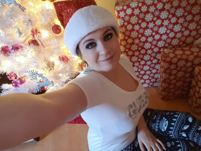 Ich wünsche euch allen ein schönes Weihnachtsfest und schöne Feiertage ❤️💓❤️ https://t.co/hY62TRJRkF