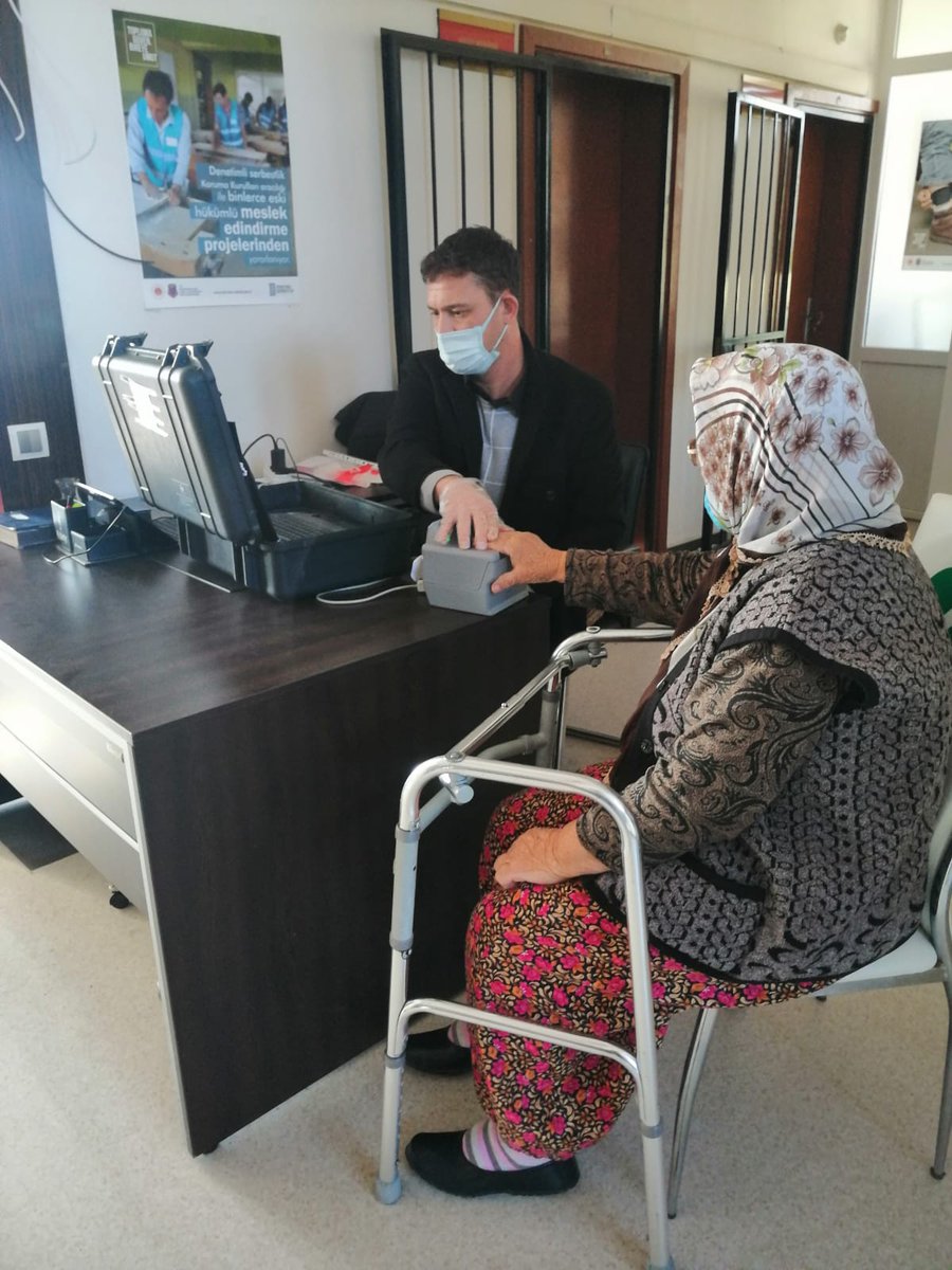 Müdürlüğümüze gelemeyen teyzemizin T.C. Kimlik Kartı başvurusunu GKT ile aldık. Nüfus Teşkilatı #hayatınızınheranında. Siz bize ulaşamazsanız, biz size ulaşırız. <a href="/sefikaygol/">Şefik AYGÖL</a> <a href="/karaburungovtr/">Karaburun Kaymakamlığı</a> <a href="/IzmirNufus/">İZMİR İL NÜFUS VE VATANDAŞLIK MÜDÜRLÜĞÜ</a>  <a href="/AsaYurdaasa/">Yurdanur Asa</a>