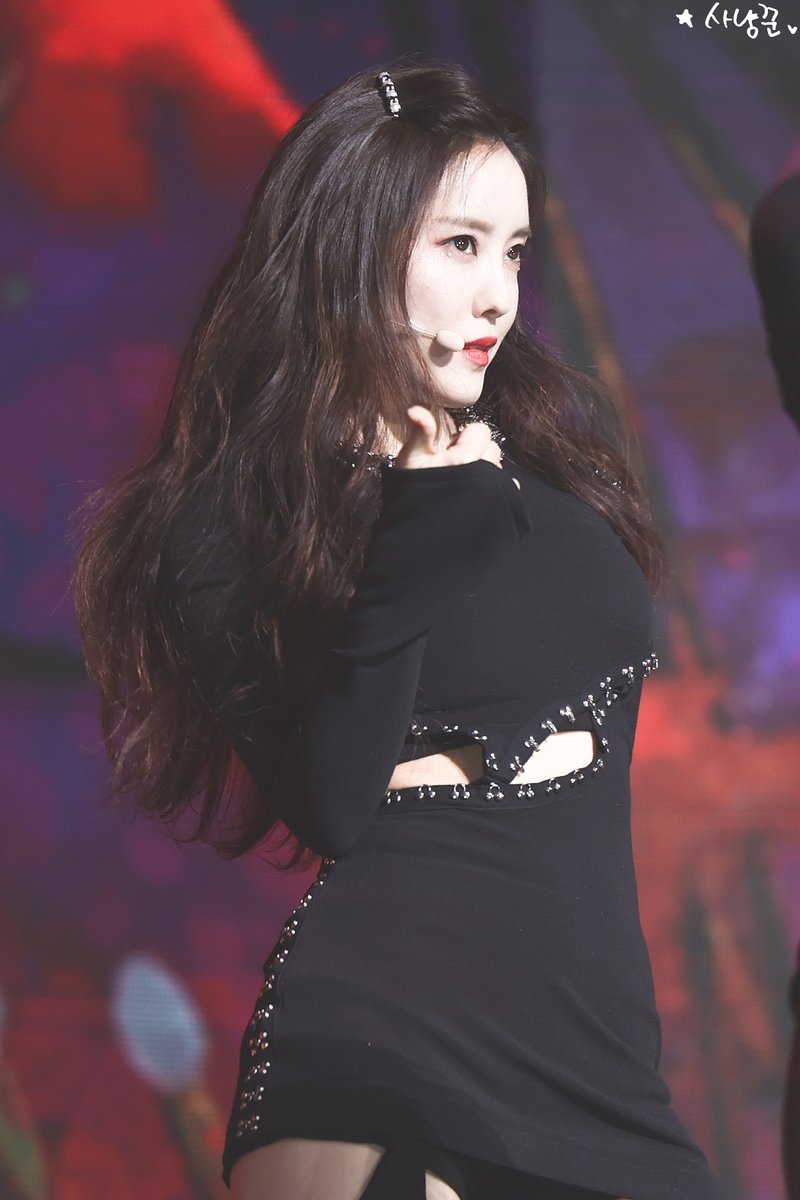 Starhunter_Hyom's tweet photo. 211121 2021 T-ARA FAN PARTY 직찍

《TIKI TAKA》

#효민 #HYOMIN @b89530 🖤

📎 https://t.co/itS9ymcqe5
📎 https://t.co/HxsPBk5Bo9
📎 https://t.co/KJIQoeqvow
📎 https://t.co/yga8LjGzUW https://t.co/vRzgZjBgfA