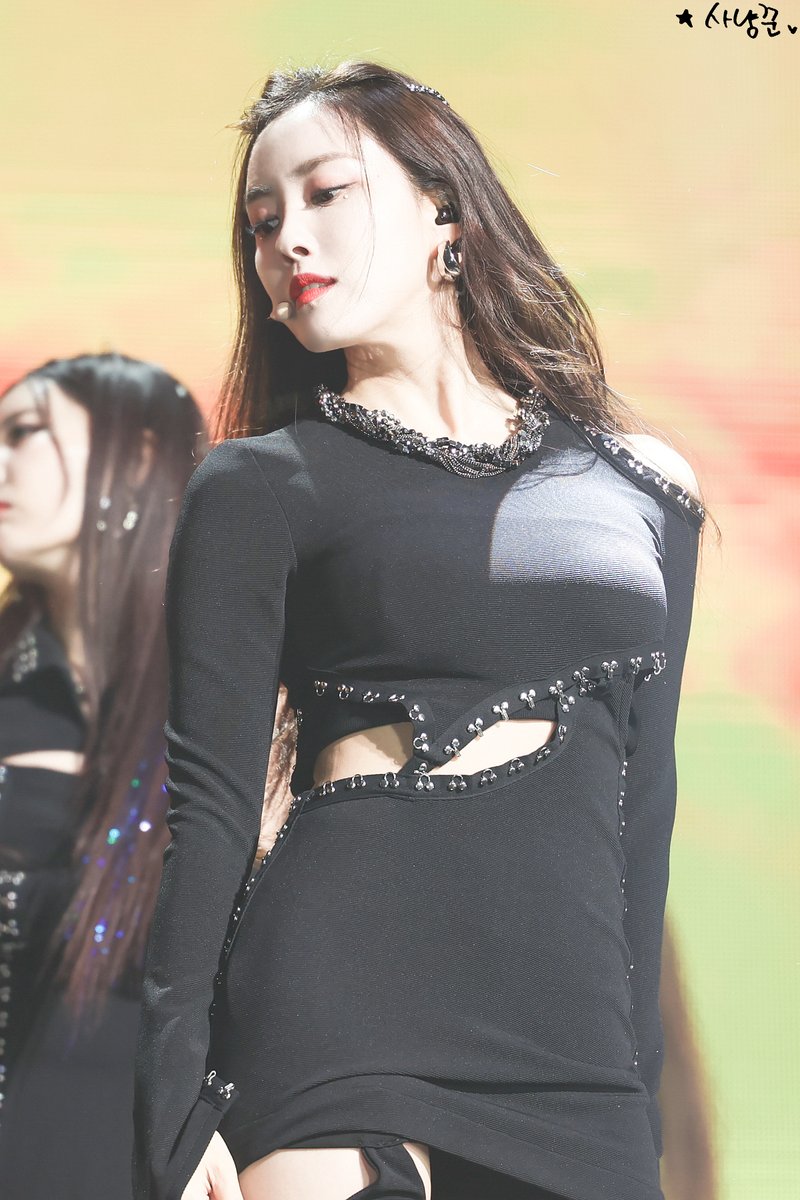 Starhunter_Hyom's tweet photo. 211121 2021 T-ARA FAN PARTY 직찍

《TIKI TAKA》

#효민 #HYOMIN @b89530 🖤

📎 https://t.co/itS9ymcqe5
📎 https://t.co/HxsPBk5Bo9
📎 https://t.co/KJIQoeqvow
📎 https://t.co/yga8LjGzUW https://t.co/vRzgZjBgfA