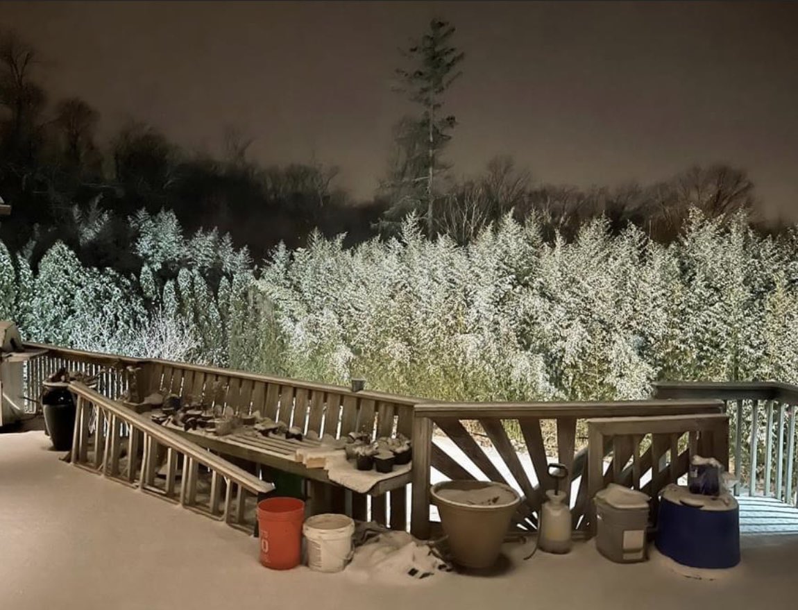 tarajoycetv's tweet image. Forget the dreaming.. they are LIVING a white Christmas Eve in #StonyPoint. Thanks to Rob for sharing. @News12WC @news12hv
