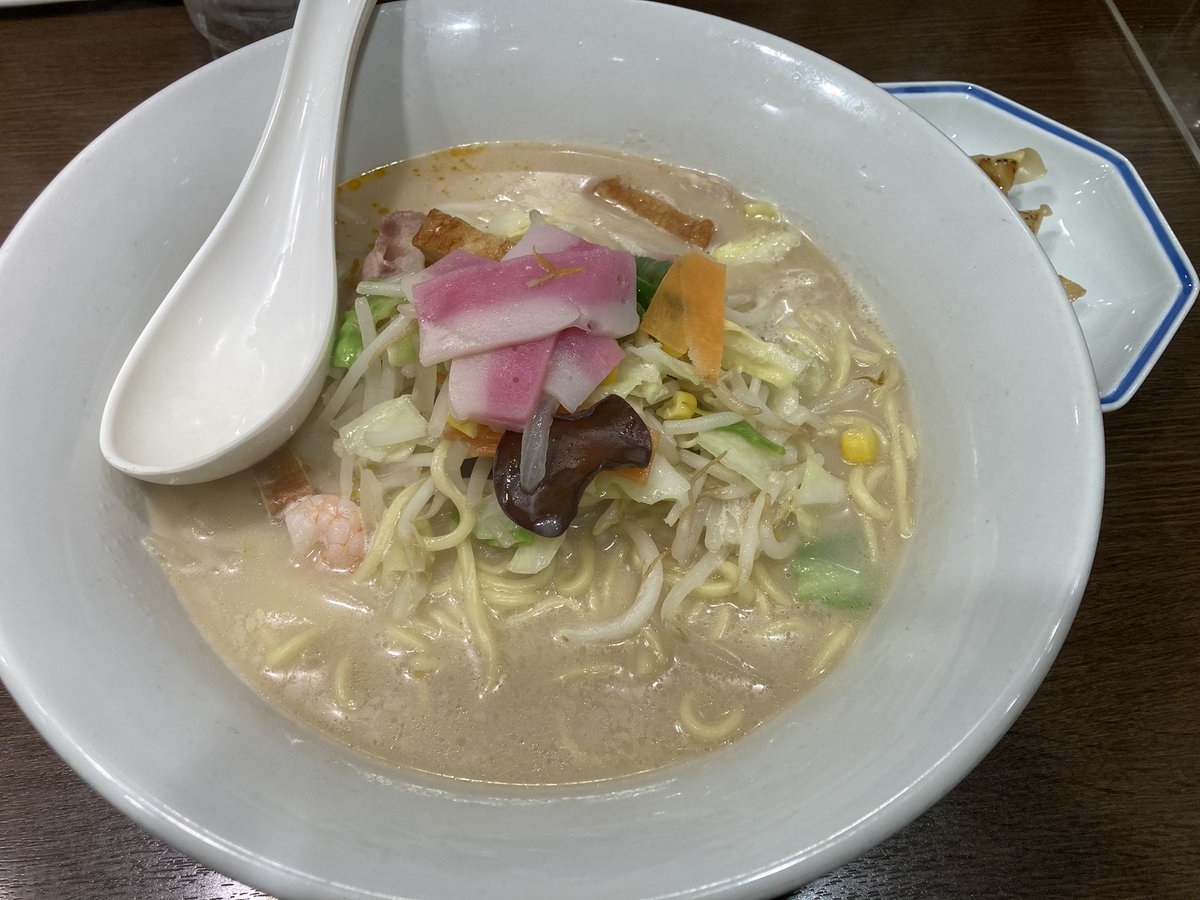 みんなメリークリスマス🎅

とらみは晩御飯前の
ダイエットおやつ食べてます🍜
麺はもち少なめ野菜多め😋
野菜しか勝たん🥦💪

脂っぽいものカット週間に入ってるしん！
あと余計なものは口に入れないルールね😉
それで今月痩せれてます☺️

#とらみの本気ダイエット日記