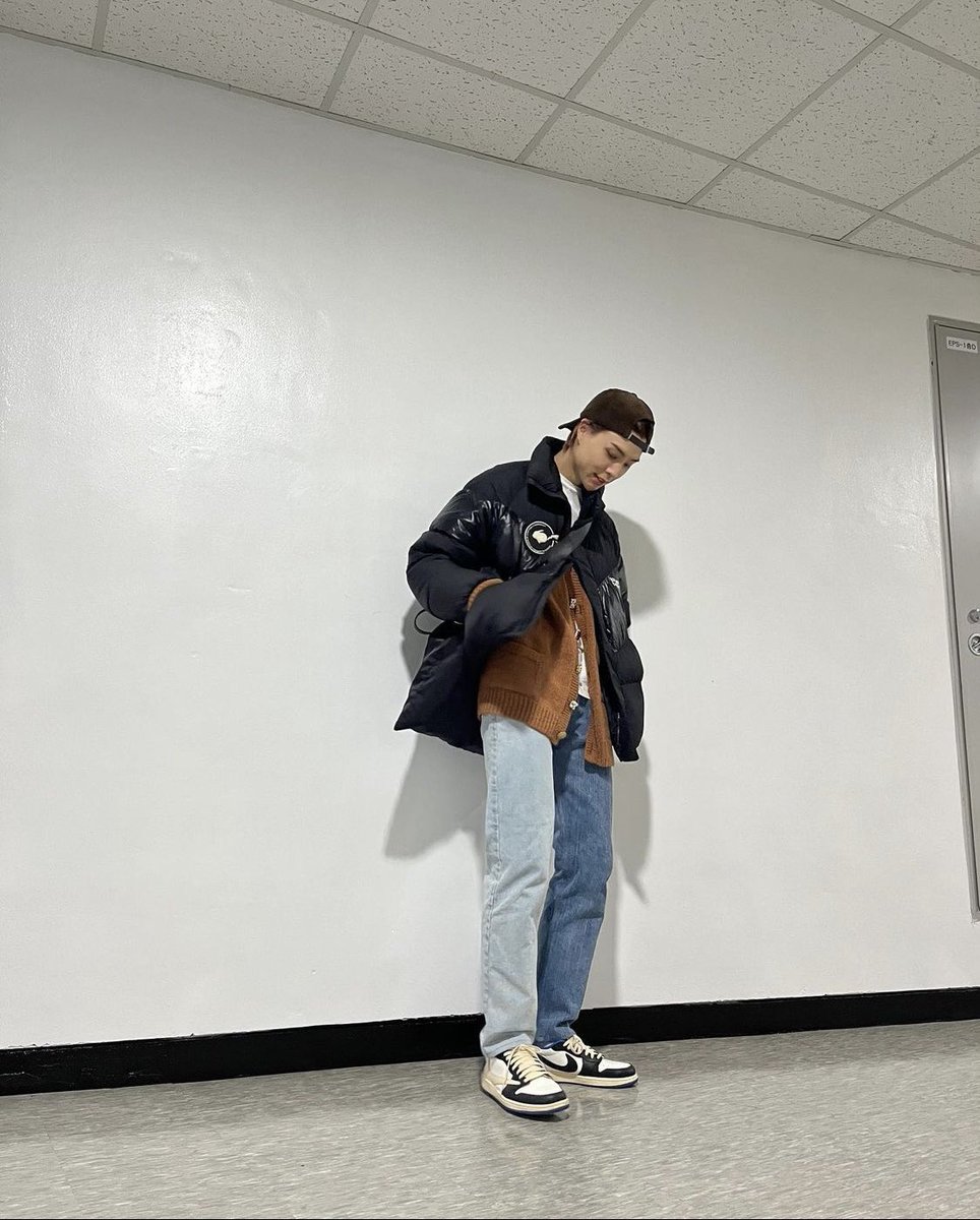 NCTFR's tweet photo. 📸 — #JONNHY
➥ 241221 ; INSTAGRAM
Jonnhy a posté sur son compte 😊
《Joyeux réveillon de Noël 👋》
(2)
@NCTsmtown https://t.co/5tzlNHCvk3
