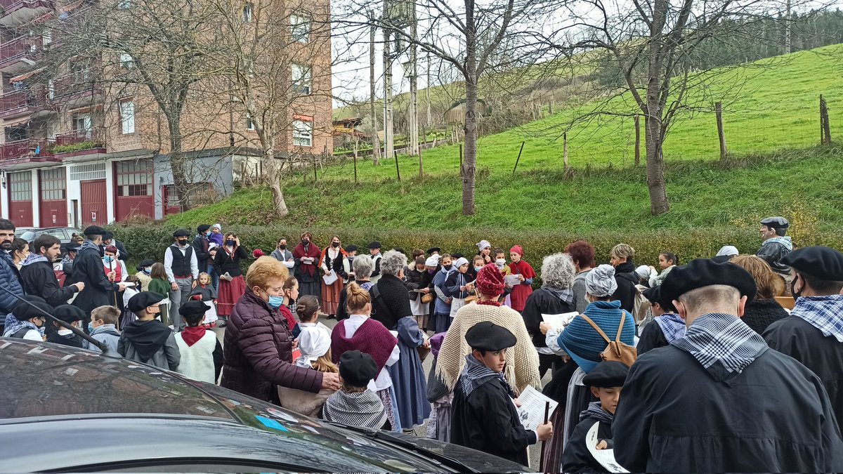 #zaldibia <a href="/lardizabaleus/">Lardizabal Herri Eskola</a> kantu eskean