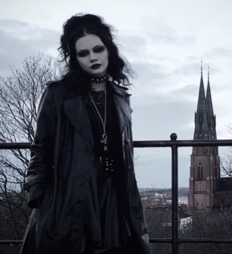 0325home's tweet image. “Merry Chr-… why                 “Like what?”
are you dressed like
that?”