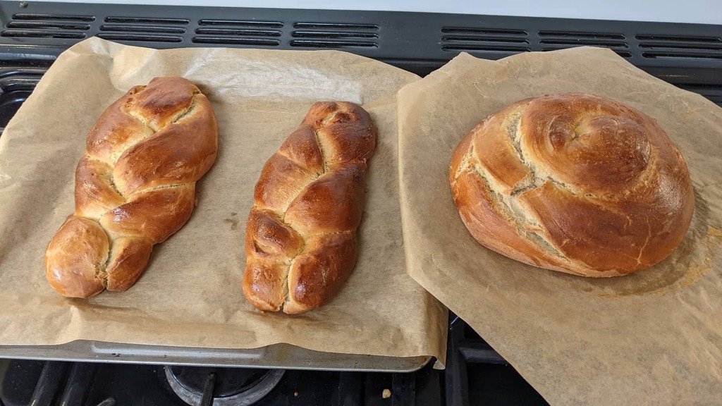 mredstone's tweet image. Fresh batch of #challah made, ready for a festive weekend

#jewthings #challahbread instagr.am/p/CX3Owz6jlE-/