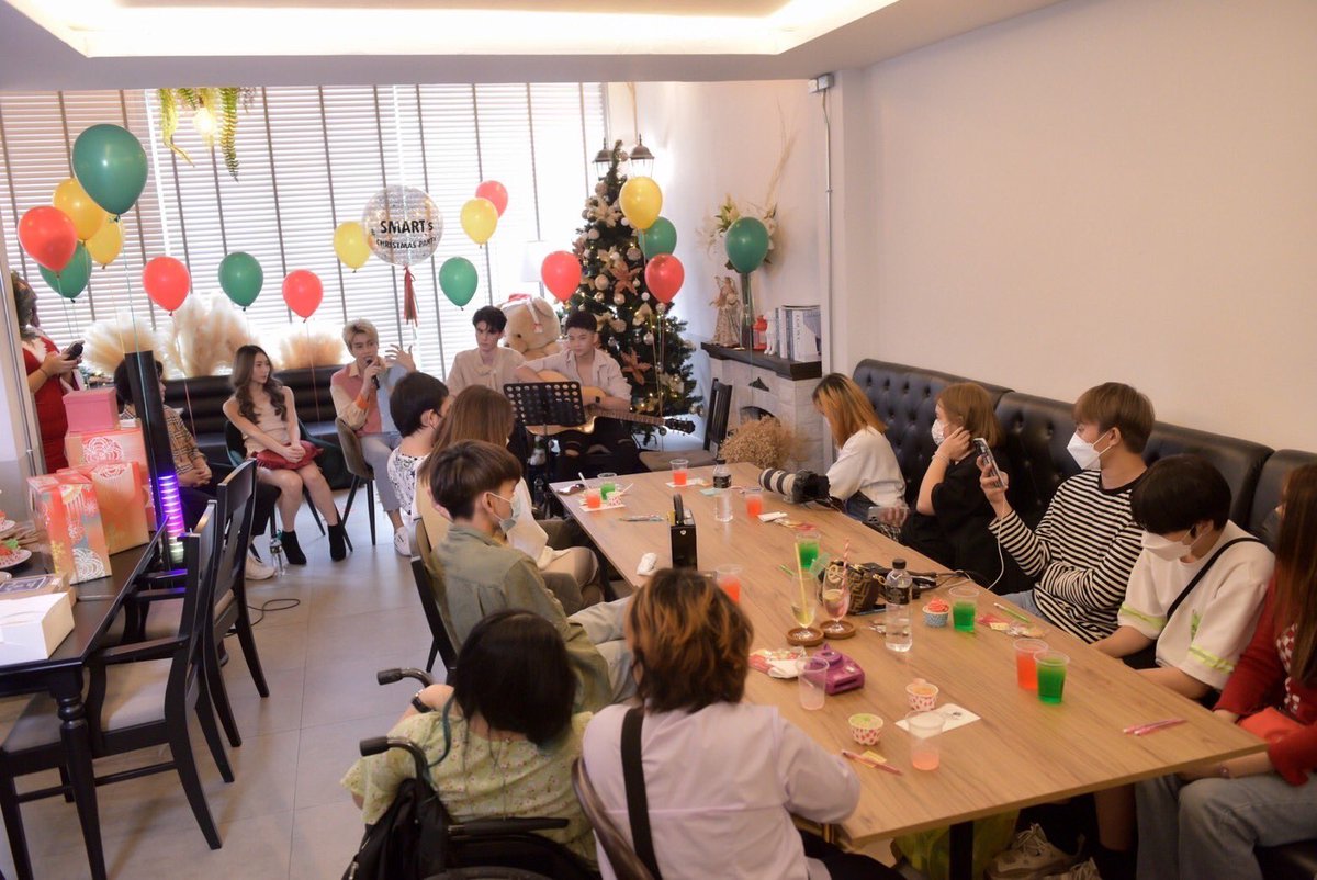 StarlightYnews's tweet photo. คริสต์มาส ปีนี้สุดแฮปปี้ “สมาร์ท ชิษณุพงศ์”มีแฟน ๆ ร่วมฉลองอย่างอบอุ่น

ส่งความสุขส่งท้ายปีวัวทองกับงานคริสต์มาสปาร์ตี้ของนักแสดงน้องใหม่ "สมาร์ท ชิษณุพงศ์ " จากซีรีส์วายเรื่อง Don't say no the series เมื่อหัวใจใกล้กัน 🔗 https://t.co/RUryTbxBhj

#smartcsnp

#ปีโป้ของต้าวมาร์ท https://t.co/iuzERGtE6V