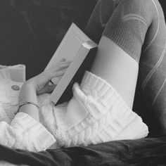 softbluefoxx's tweet photo. She's spending the morning in bed. The weather outside is too cold for her venture out. 

Though, she'll start a fire soon for the holiday. 

#openRP #MCURP #MarvelRP #XmenRP #OutlanderRP #StrangerthingsRP #HorrorRP #TheWitcherRP https://t.co/aIWbayhS16