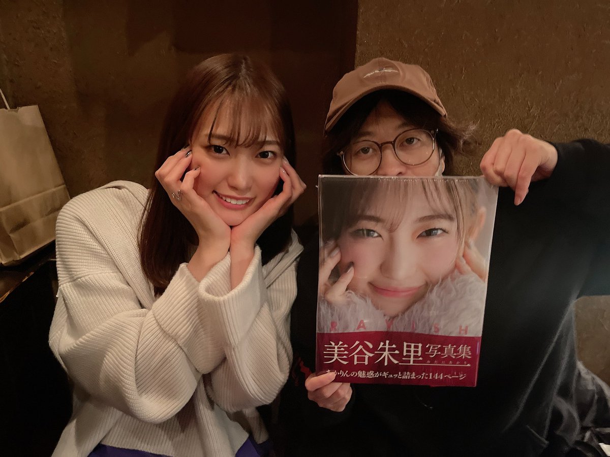 智ちゃんと忘年会😳
（なぜかクリスマス会では無い）

写真集めっちゃ魅入ってくれて
嬉しみだった💓💓

今年も沢山お世話になったぁぁあああ🙆‍♀️らぶ https://t.co/K21sfEaOI5