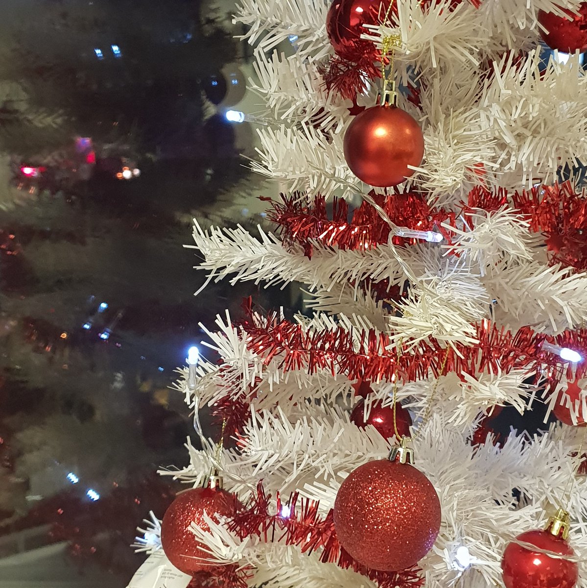 #MerryChristmas to everyone from Pivotal 🎁
Other than Monday and Tuesday bank holidays, we're still here to help over the Christmas period 😊
Have a wonderful day tomorrow! 🎄