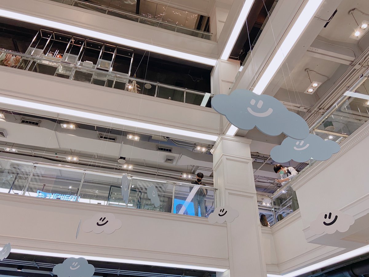 chocolatex__'s tweet photo. แค่เห็นสโตร์ก็ยิ้มได้แล้ว น่ารัก
#CC1stPopUpStore https://t.co/P0rExwROiY