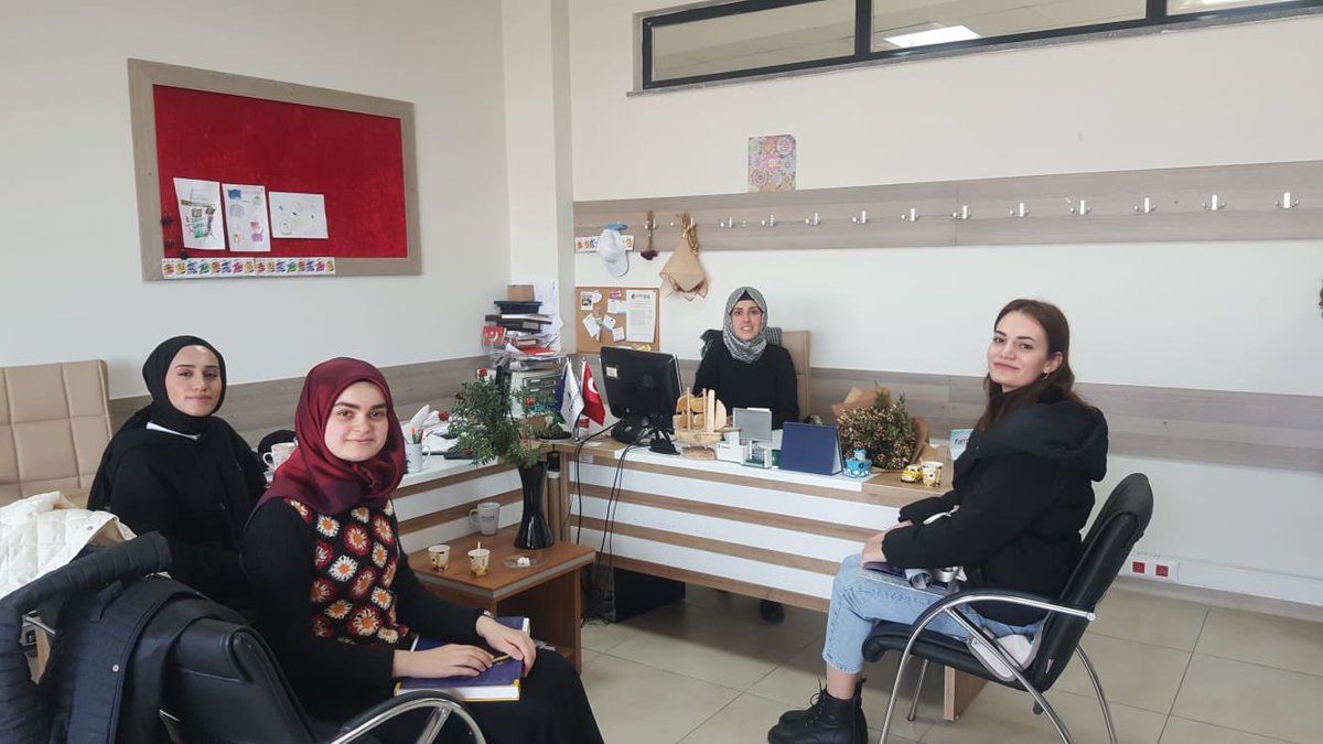 makif_ilkokulu's tweet photo. Etwinning projemiz için ilk adım atıldı. Zehra KAYA hocamıza güzel bilgilendirmeleri için teşekkür ederiz. 🏁🏁 https://t.co/uru480wTnI