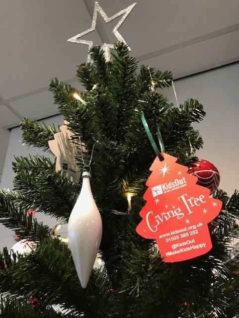 Basepoint_Bmth's tweet photo. Massive Thank You to all that contributed to IWG / Kids Out Campaign. 4000 tags raised equalling £40,000 worth of gifts for children in refuge over the Christmas period.

Merry Christmas and a Happy New Year from Karl, Sophie &amp; Lee at Basepoint Bournemouth Airport! https://t.co/npeFXEfhbM