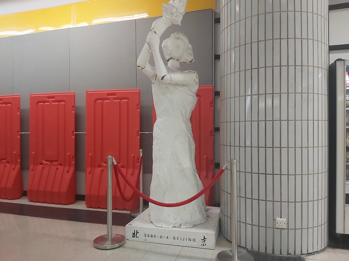 SaraCheng0330's tweet photo. #Update: The Goddess of Democracy at City University is still standing. https://t.co/0I6ZjBwTmk