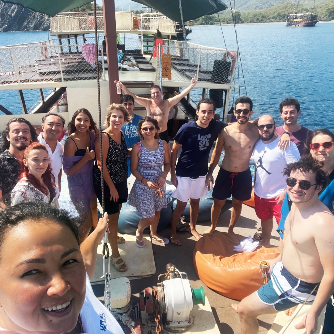 TelekomUral's tweet photo. Ural Telekom ailesi 2. yıl dönümünü kutluyor! Şirketimizle ortak bir hayale sahip ve bunu gerçekleştirmemize yardımcı olan bir ekibe sahip olduğumuz için çok şanslıyız. Şirketimizin var olan hedeflerine ulaşması için gösterdiği çaba ve özveriden dolayı ekibimize teşekkür ederiz. https://t.co/a8SOiGl1Ed