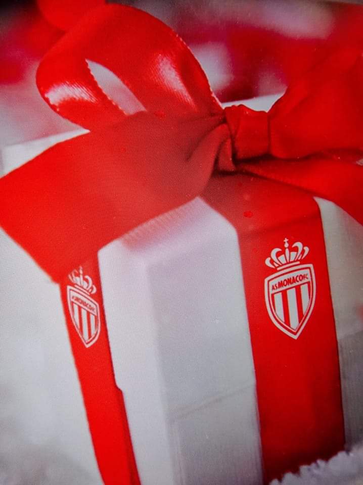 MuneguV's tweet photo. Notre groupe souhaite de très bonnes fêtes à tous les amoureux de notre club. Continuez à participer au maximum de déplacements pour l'année 2022. Profitez de vos proches. Daghe Munegu Da Viken et Daghe Munegu !!
À très bientôt. 

-> Quevilly et Nantes arrivent vite... 🇮🇩 https://t.co/mzdneT9oPU