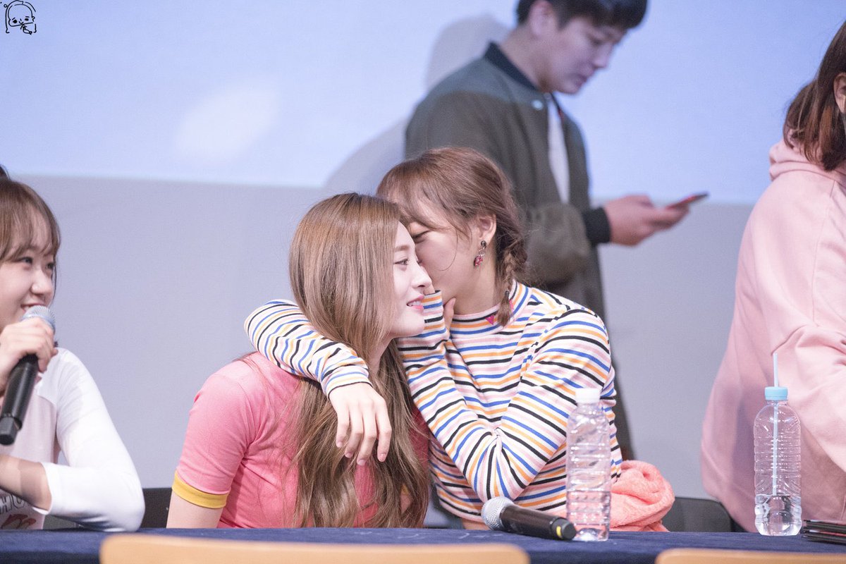 hourlyIOI_'s tweet photo. Miss both of you 🥺

#IOI #아이오아이 @ioi_official_ https://t.co/tG2wlGHTZx
