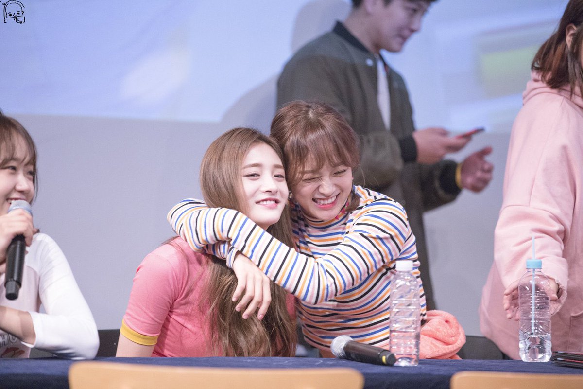 hourlyIOI_'s tweet photo. Miss both of you 🥺

#IOI #아이오아이 @ioi_official_ https://t.co/tG2wlGHTZx