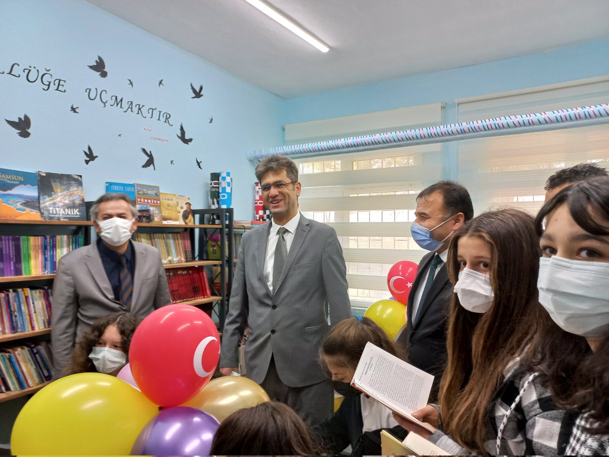 HuseyinAydinOrt's tweet photo. Kütüphanesiz Okul Kalmasın Projesi kapsamında,Vali Yardımcısı,19 Mayıs ilçesi Kaymakamımız İbrahim Civelek ve İl Milli Eğitim Müdürümüz Murat Yiğit,okulumuz kütüphanesinin açılışını yaptı.@tcmeb @zulkifdagli @gokhanmurat1 @samsunmem @19Mayis55MEM @omerdemirkol55 @demiraydin1976 https://t.co/phyOWBdznC