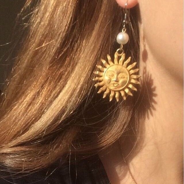 THEST00RM's tweet photo. @theALCH4MIST_ AMORE È BELLISSIMO PIANGO TI AMO
poi io ti ho fatto gli orecchini a forma di sole perché se vogliamo fare le romantiche te sei il mio sole quindi voila, spero ti piacciano vita mia <33 https://t.co/lOwygwypvT