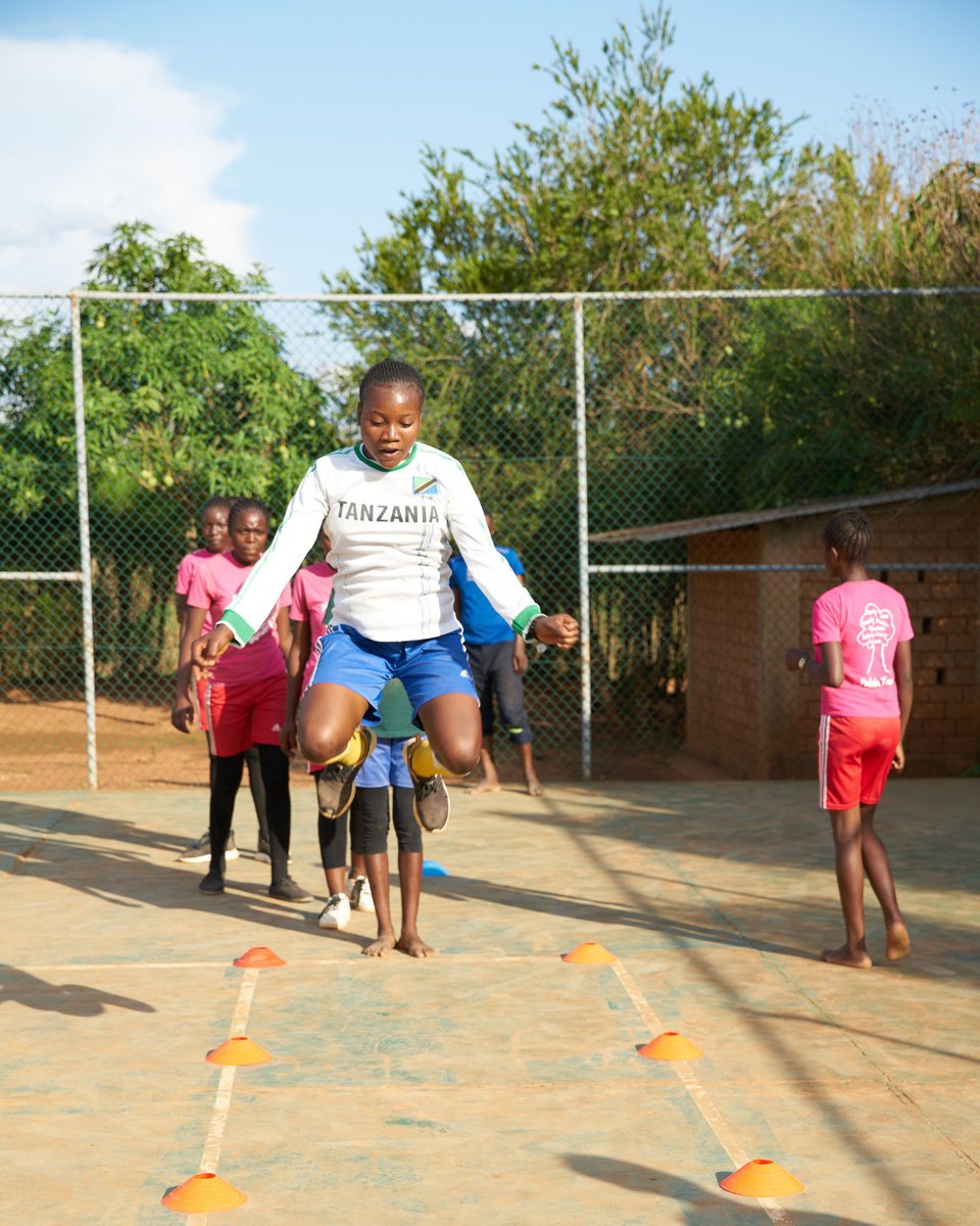 MalaikaDRC's tweet photo. Jumping into the Christmas bank holiday weekend likeโฆ โคด๏ธ๐Whoโs ready to celebrate?
#MalaikaDRC #HappyHolidays #SportsEducation #GirlsEducation #Atlethics https://t.co/Vtis4IYXd1