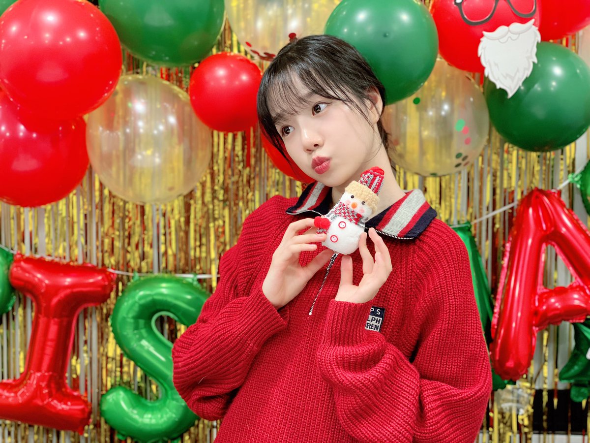 JOYURI_offcl's tweet photo. [#유리스팟] 2021.12.24 크리스마스에 유리가 올까요?👩🏻‍🍳🍪

#조유리 #JOYURI #チョユリ #MERRYYURISTMAS https://t.co/dkqlpQfLrH