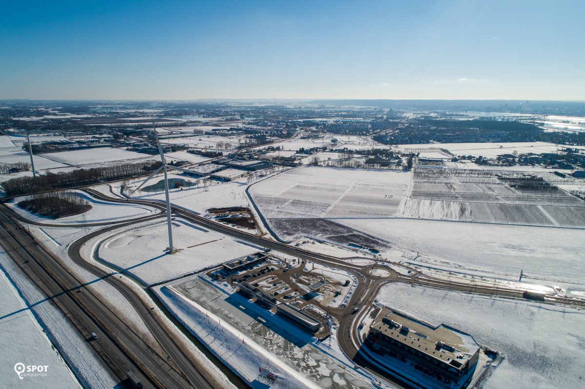 Park15Logistics's tweet photo. Bedankt voor het vertrouwen in 2021. Fijne feestdagen en een gelukkig nieuwjaar! ☃️ 🎄 https://t.co/pDNniXR1Wb