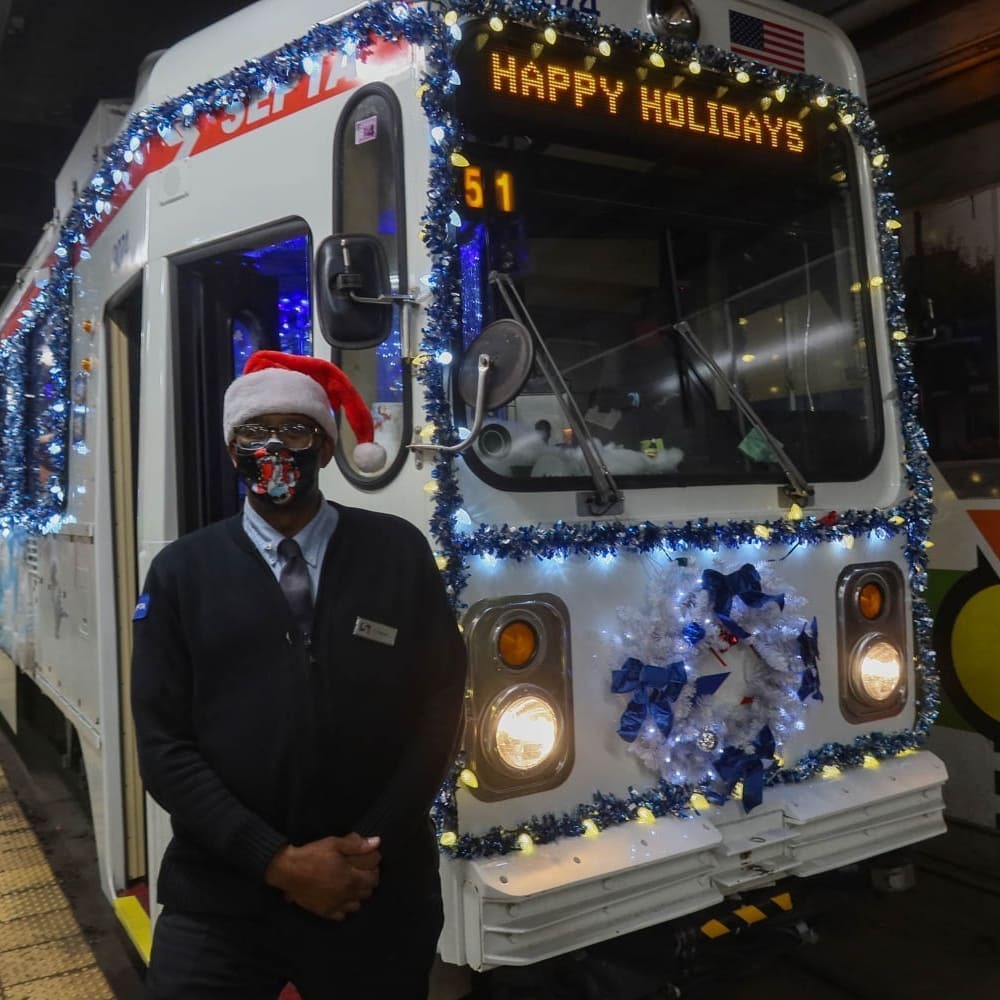 seankardon's tweet photo. SEPTA operator Gary Mason in front of his holiday decorated trolley route 10 at 13th street station at Philadelphia City Hall. #septaphilly #septasocial #septatrolley #jollytrolley #trolley #philadelphiaphotographer #phillyphoto @septa_social https://t.co/49pRpxlbS9 https://t.co/mDNNdNYMoj