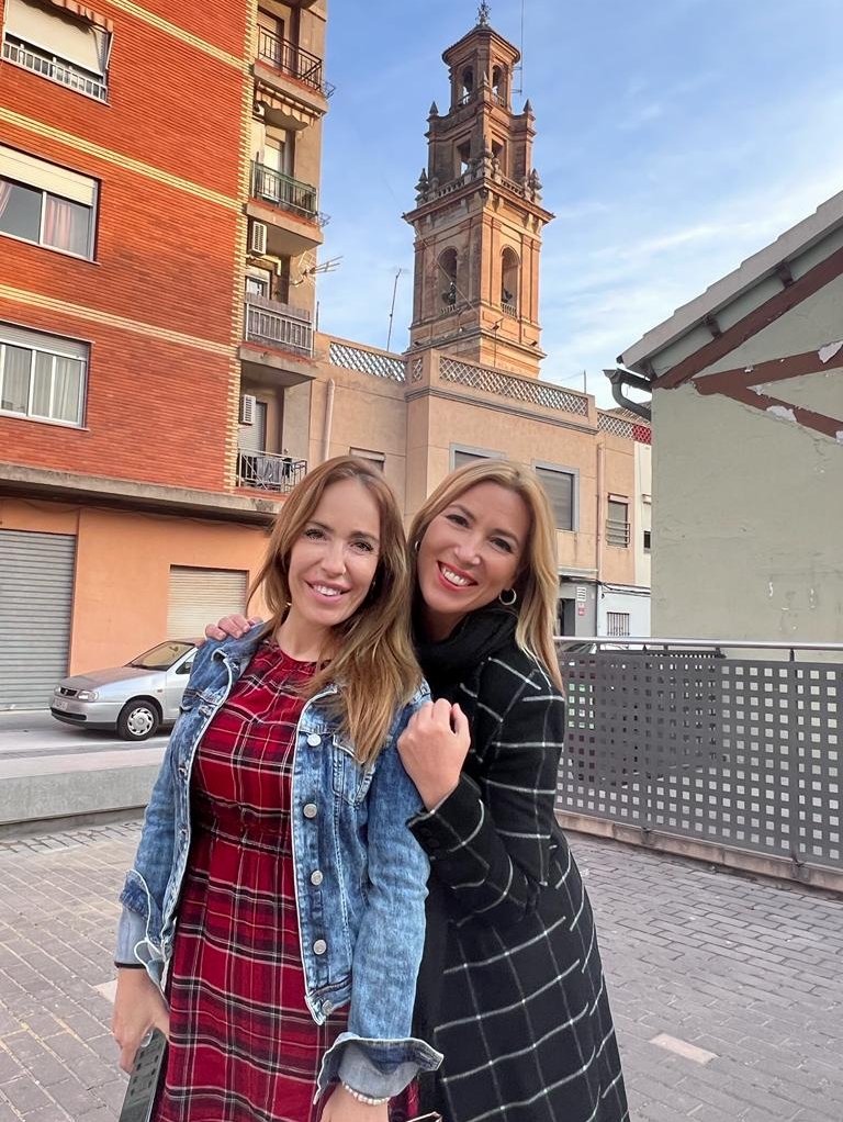 Me gustan las personas que ayudan y lo hacen porque disfrutando hacen disfrutar a los demás. Muy amiga de las mujeres inteligentes, sin pelos en la lengua.Gracias <a href="/yvettetieta/">Yvette Delhom</a> y a los 100 vecinos que mostraron el potencial de #Albal en @BonaVespradaAP,pueblo pequeño y grande de❤