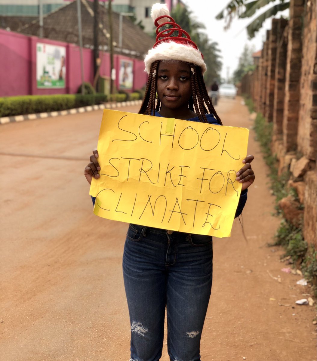 Leahinitiative's tweet photo. #schoolstrike4climate week 148. All l want for Christmas is CLIMATE ACTION. #ClimateEmergency #UprootTheSystem #ClimateJustice https://t.co/21Fw0wMq25