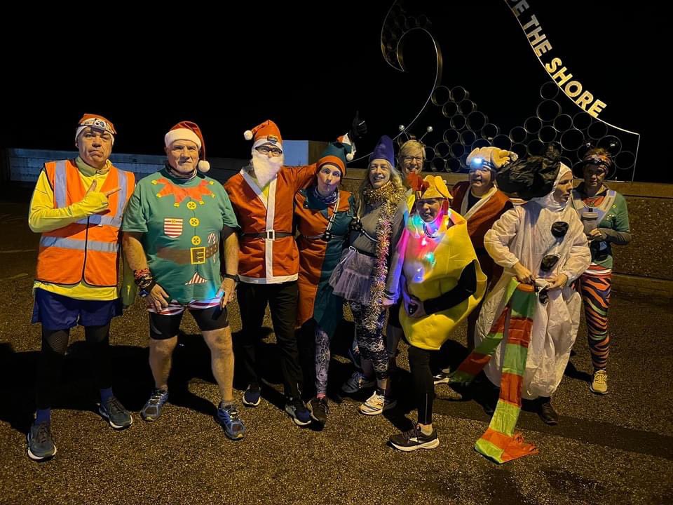 RunnersAxe's tweet photo. Never seen such an excited group of runners, Iβm guessing Santa has something to do with it? Excellent work from the AVR Runshiners Group and a huge thanks to @pamgoddard4 & Cliff for leading the group. π
π€ΆπββοΈπββοΈπ#runshiners #TeamAVRπ #runtoinspire #runtogether #runningfamily https://t.co/blQBGb7ZG6